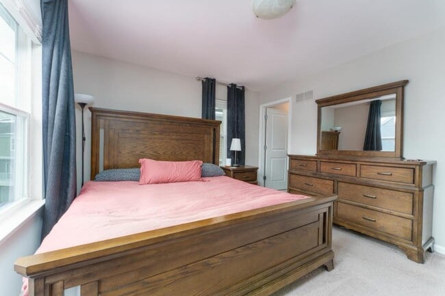 Building Photo - 645 Jenny Wy