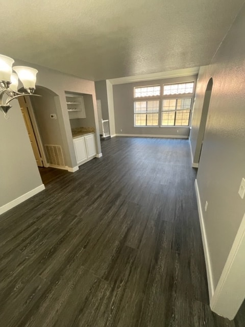 Building Photo - 6250 Sunny Meadow Ln