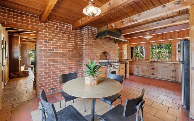 Building Photo - 700 Coventry Rd