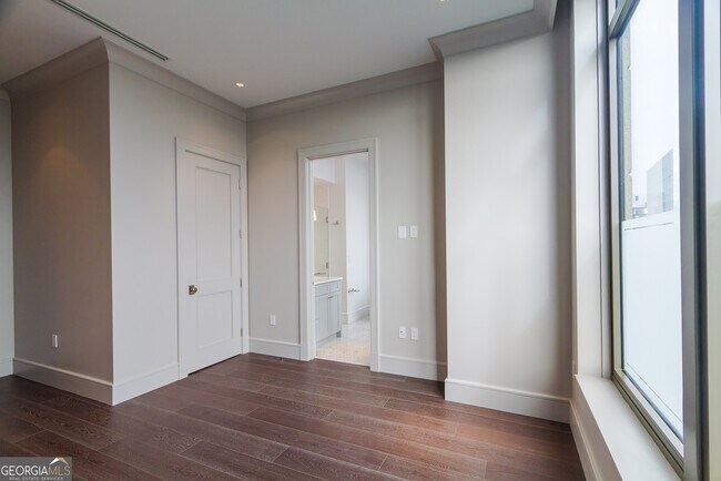 Building Photo - 3376 Peachtree Rd NE