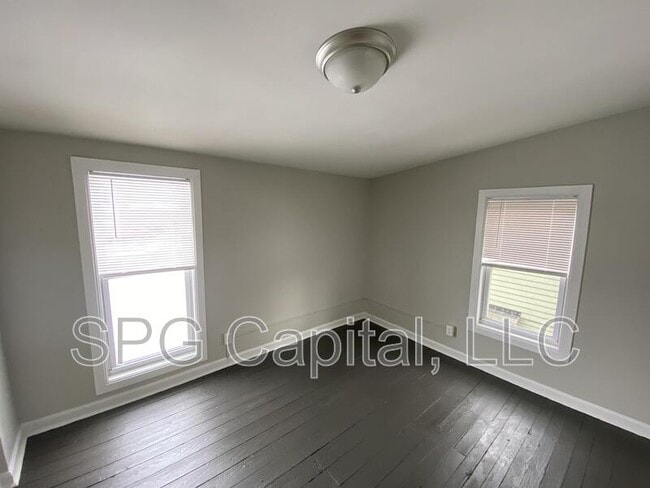 Building Photo - 111 Middle St