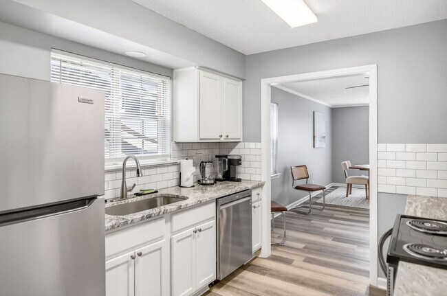 Building Photo - 2420 Haddington Rd