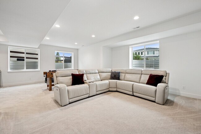 Building Photo - Absolutely Gorgeous Cordera Home