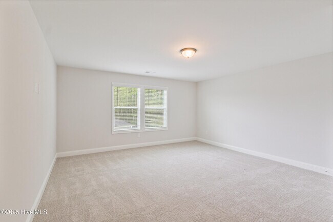Building Photo - 570 Tullimore Ln
