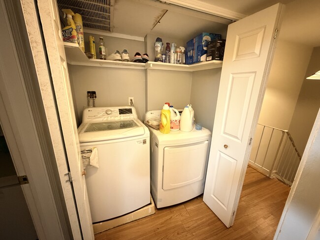 Building Photo - 2 Stevens Pl