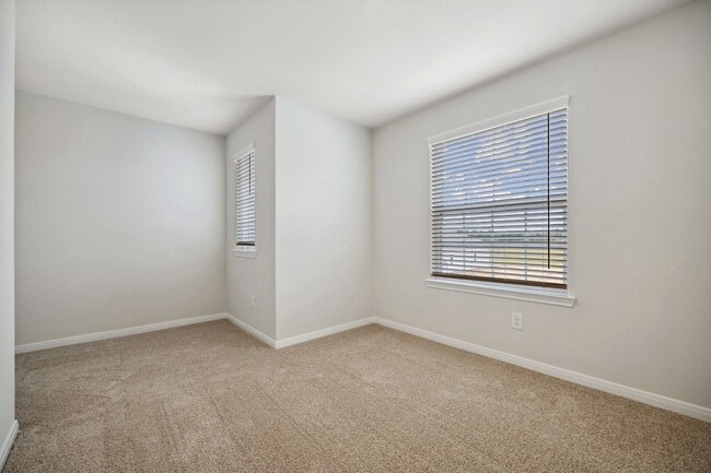 Building Photo - 668 Spur Ct