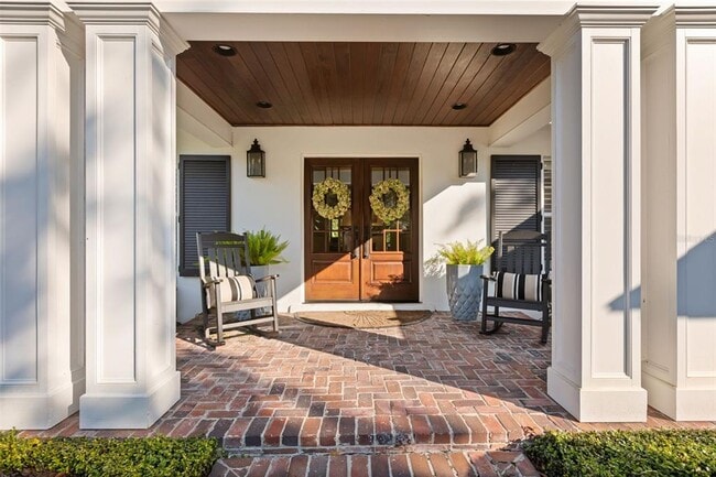 Building Photo - 2220 Vía Tuscany