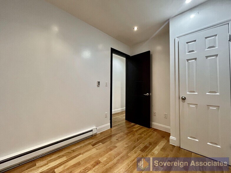 Building Photo - 109 W 105th St