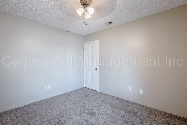 Building Photo - North Meadows - 3 Bedroom, 2 Bath Home wit...