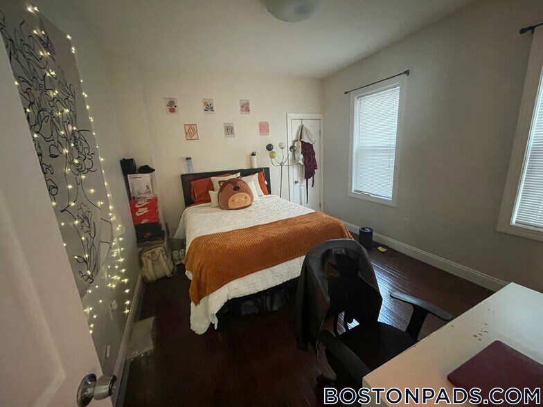 Building Photo - 6 Rice St