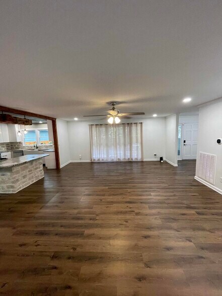 Building Photo - 2110 Bracey Cir