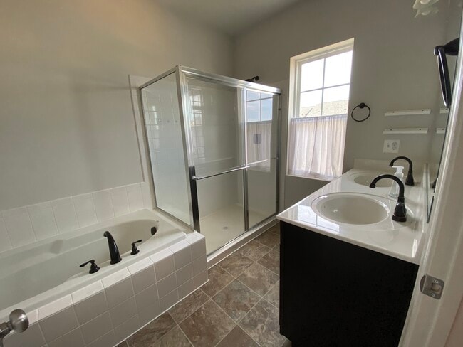 Building Photo - 217 Crofton Ct