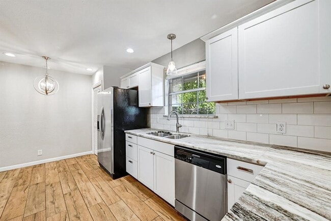 Building Photo - 9403 Longvale Dr