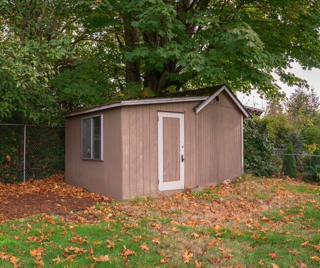 Building Photo - A Charming 3-Bedroom Rambler!
