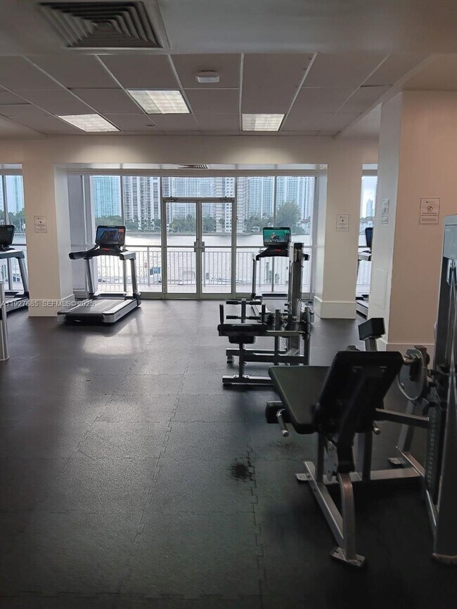 Building Photo - 18031 Biscayne Blvd