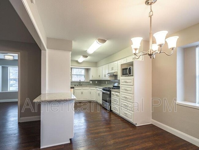 Building Photo - 3852 Westminster Dr