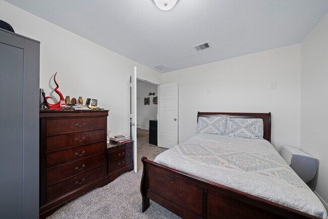 Building Photo - 24239 Golden Fallow Dr