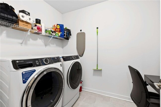 Building Photo - 377 Grant Cir SE