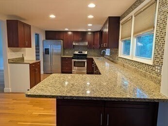 Building Photo - 5 Greenleaf Cir