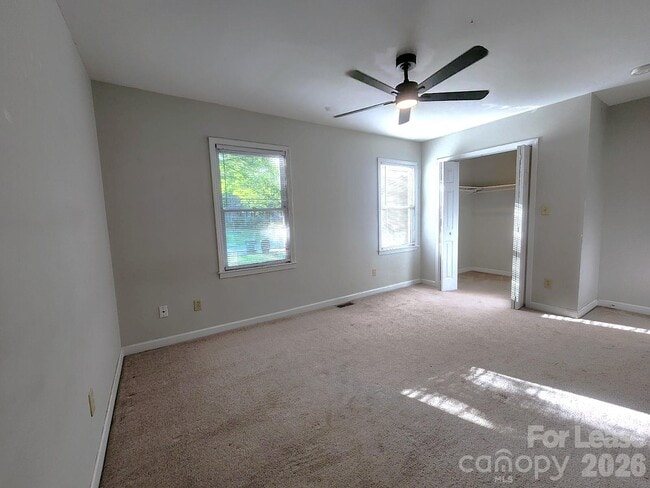 Building Photo - 3317 Windsor Dr