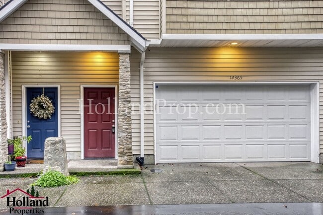 Building Photo - Charming 3-level townhome ideally located in the heart of Beaverton!