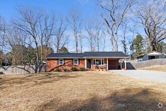 Building Photo - Updated 3 Bedroom 2 Bath Ranch