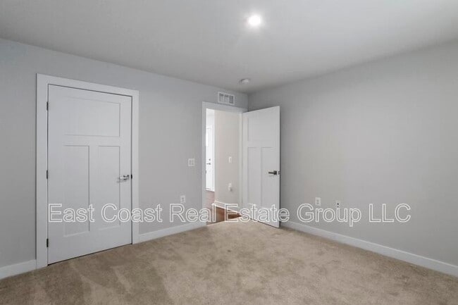 Building Photo - 632 Perspective Pl