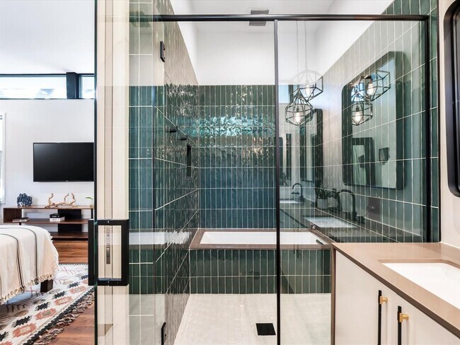 Building Photo - 1703 Dexter St