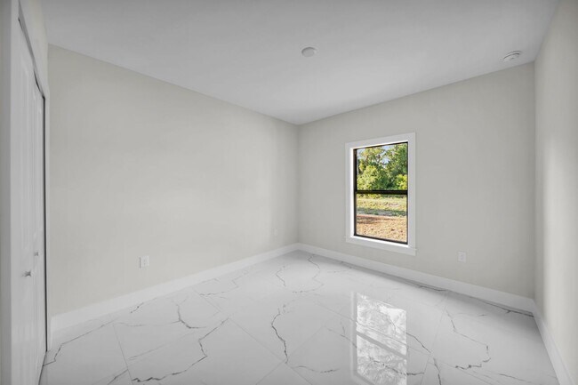 Building Photo - Brand-New Home in Lehigh Acres – Move-In Ready! FL 33974. Qualify for a deposit-free option and s...
