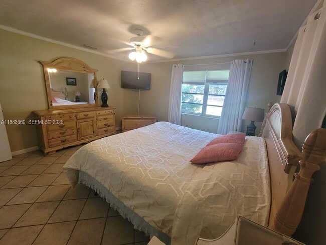 Building Photo - 1624 NE Orion St