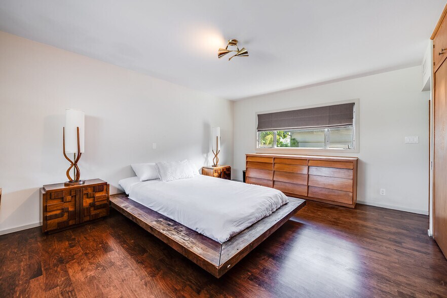 Building Photo - 2431 Carman Crest Dr