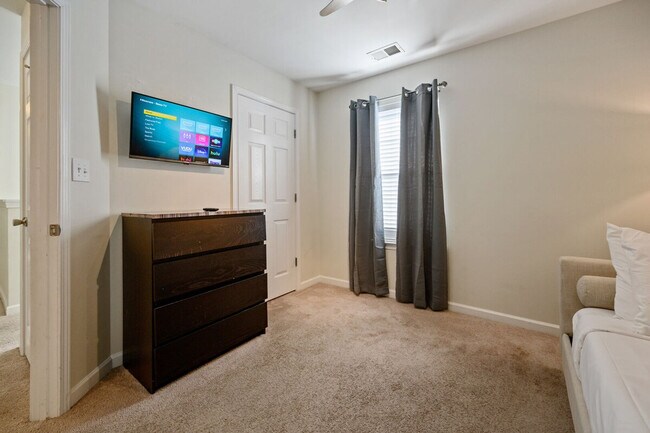 Building Photo - 4632 Liberty Square Dr