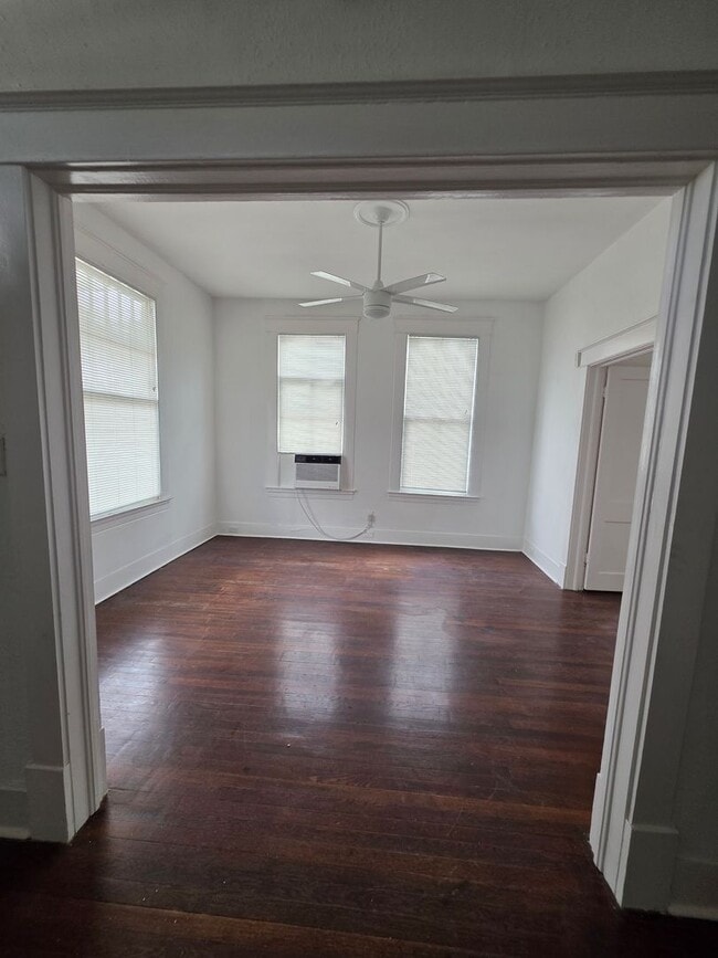 Building Photo - 1809 Avenue O 1/2