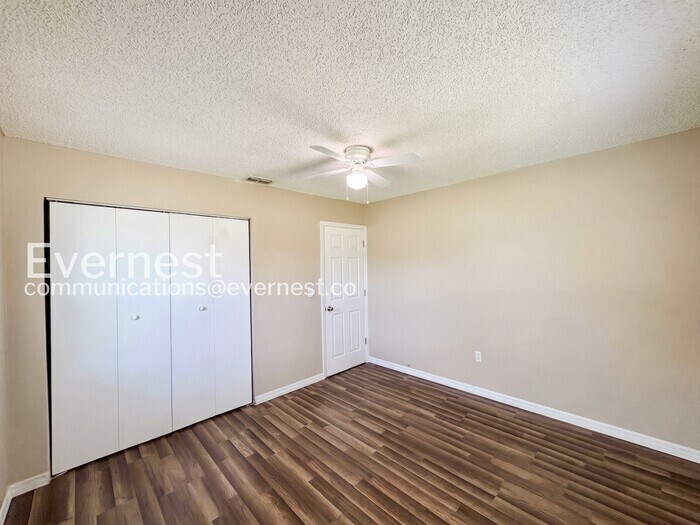 Building Photo - 2119 Navel Cir S