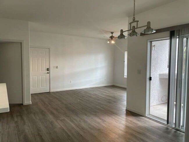 Building Photo - 2 Bedroom 2 Bath Condo W Sunset