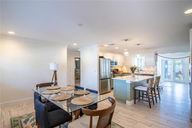 Building Photo - 600 43rd Ave NE