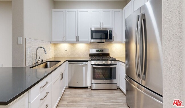 Building Photo - 6260 W 3rd St