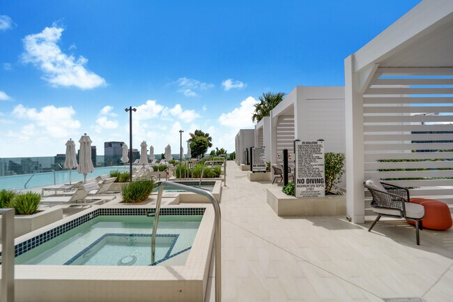 Building Photo - 300 Biscayne Blvd Way
