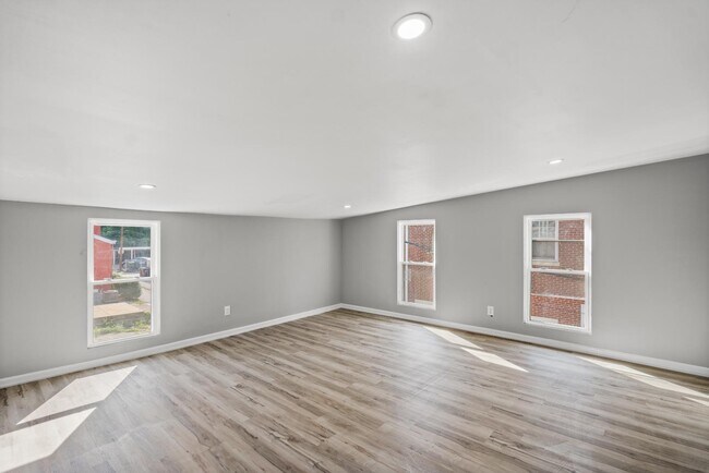 Building Photo - 835 Isabella St