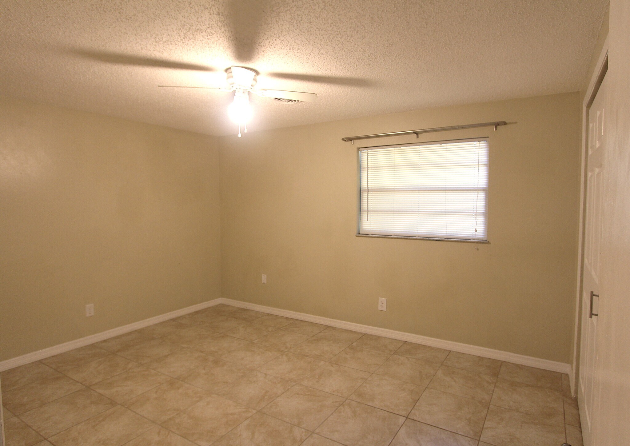 Building Photo - 38942 9th Ave