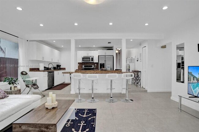 Building Photo - 5 bedroom in North Miami Beach FL 33179