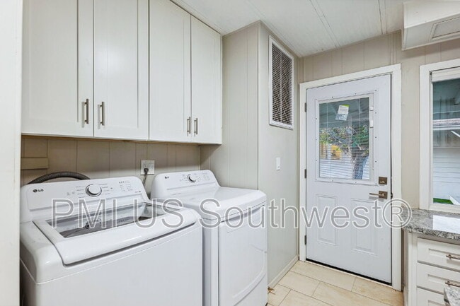 Building Photo - 437 Riverfront Dr