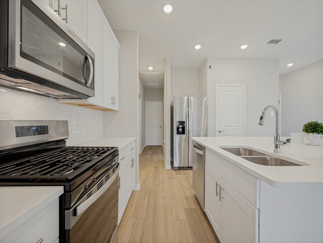 Building Photo - 715 Dotty Dr