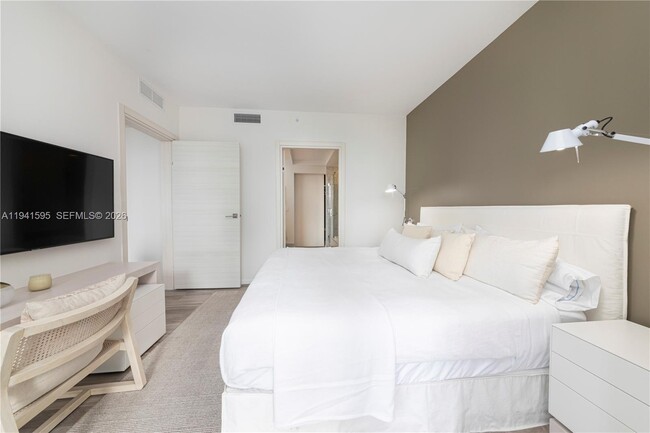 Building Photo - 801 S Miami Ave