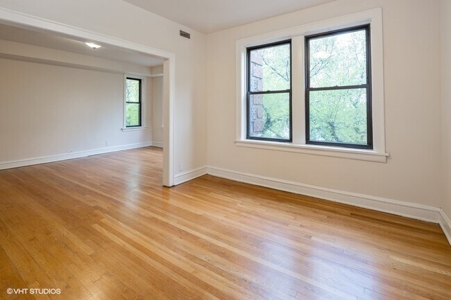 Building Photo - 3513 N Racine Ave