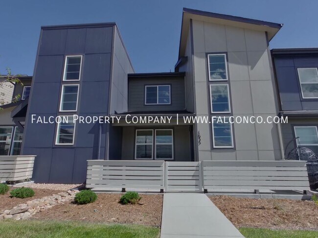Primary Photo - Extraordinary Townhome in Victory Ridge! -...