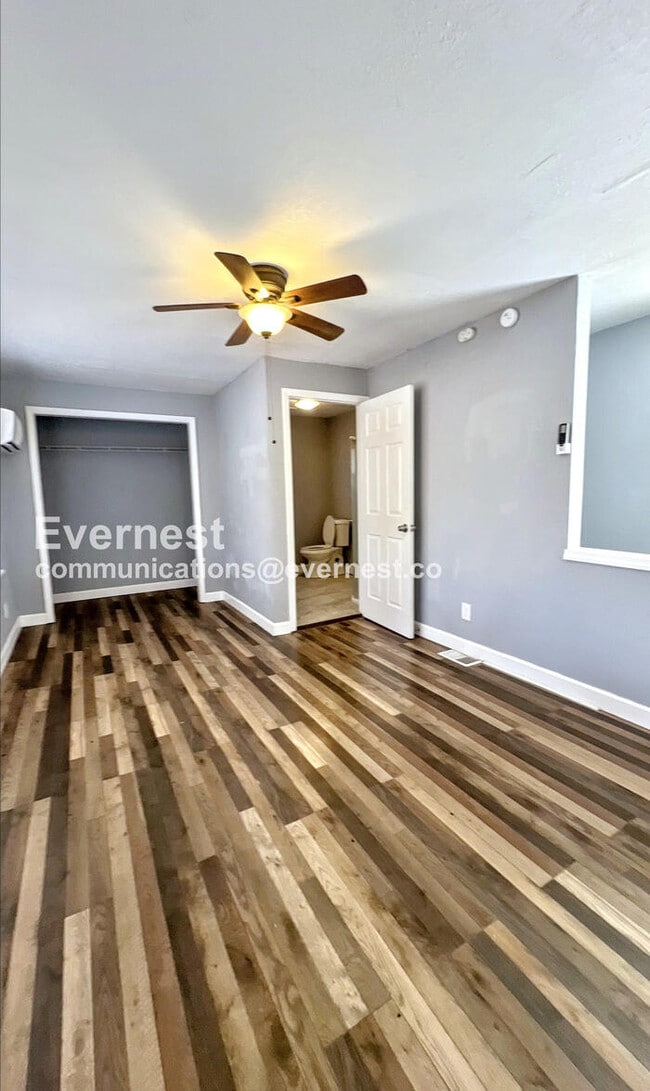 Building Photo - 1402 E 65th St