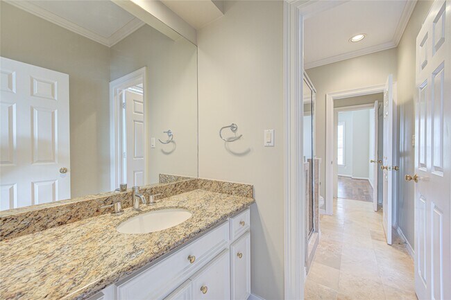 Building Photo - 2124 Nantucket Dr