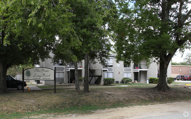 Building Photo - The Pines At Long Point