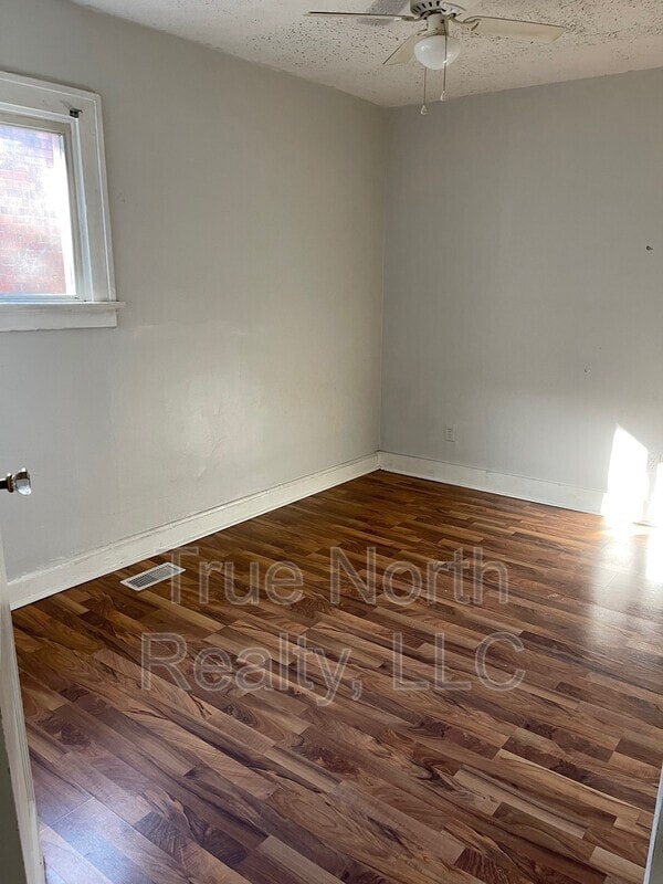 Building Photo - 1681 1/2 Oak Street